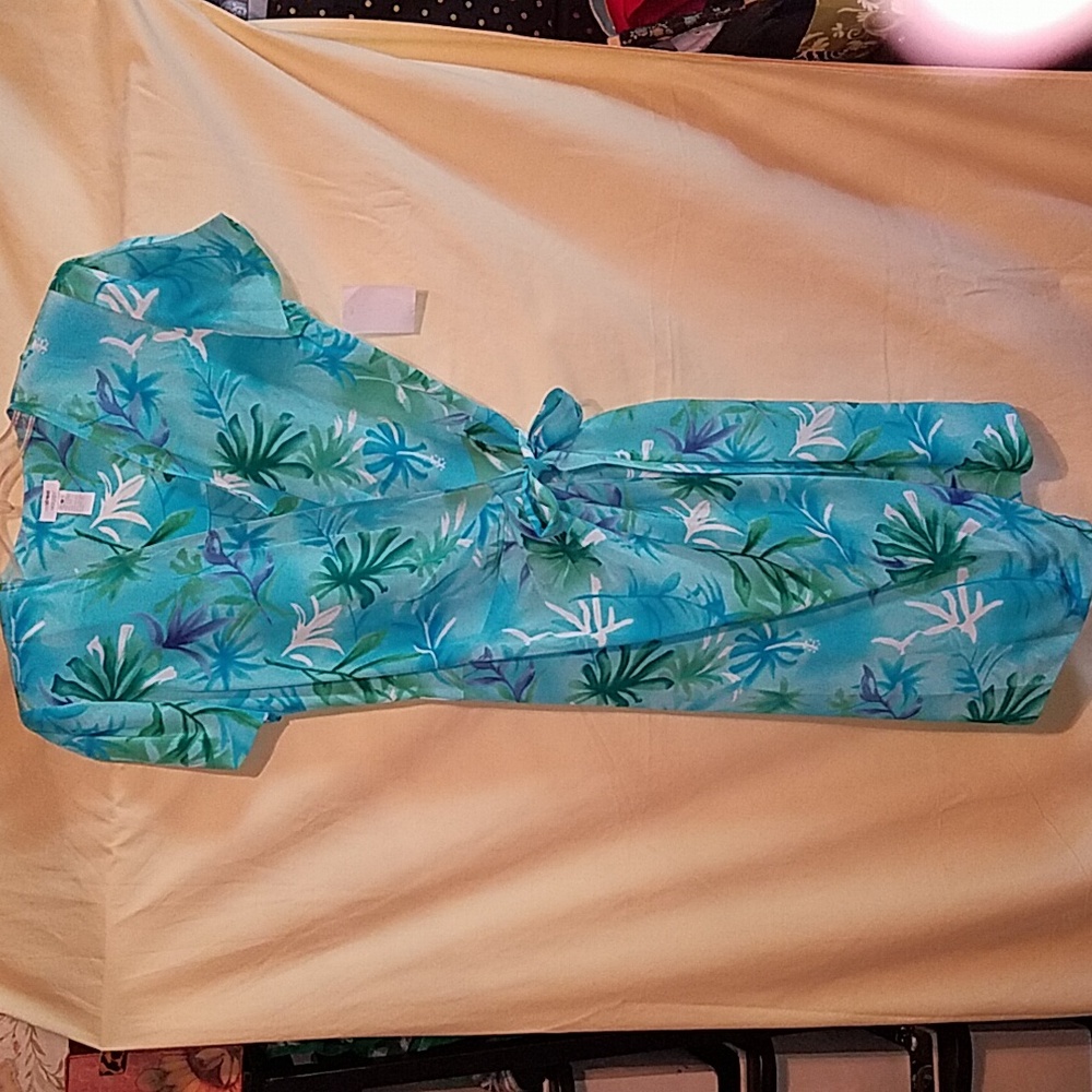 ADdress Maggy blue floral/leaf silk wrap dress. Size 8
